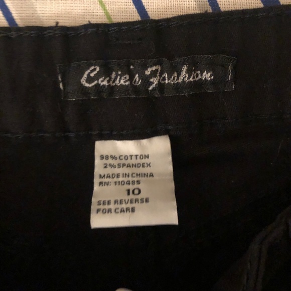 Shorts - Picture 3 of 3